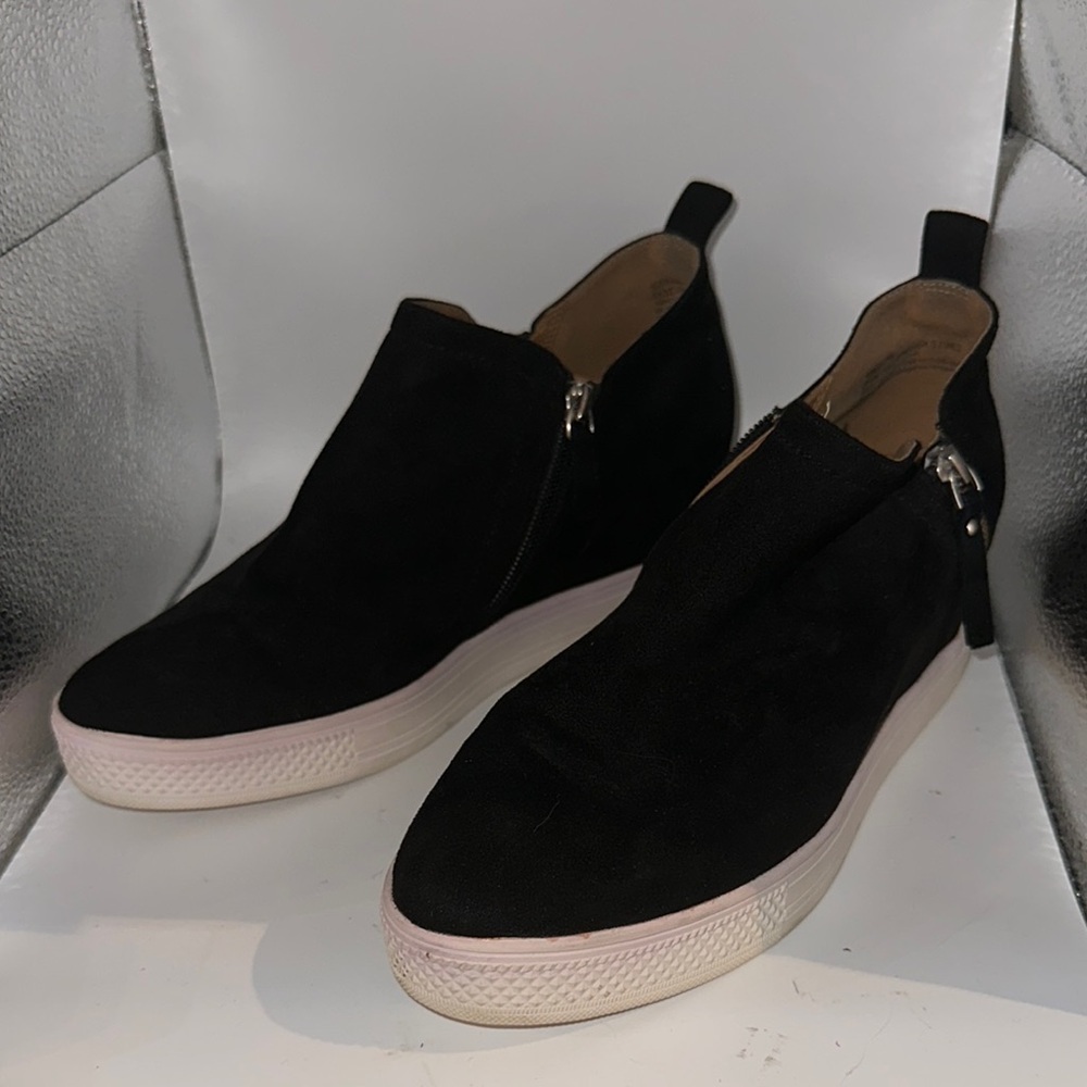 Susina Black Slip-On Sneakers